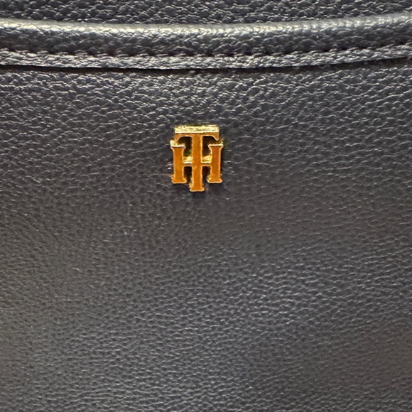 Tommy Hilfiger Navy Blue Monogram Crossbody Bag 45” Total Strap Length - Picture 2 of 16